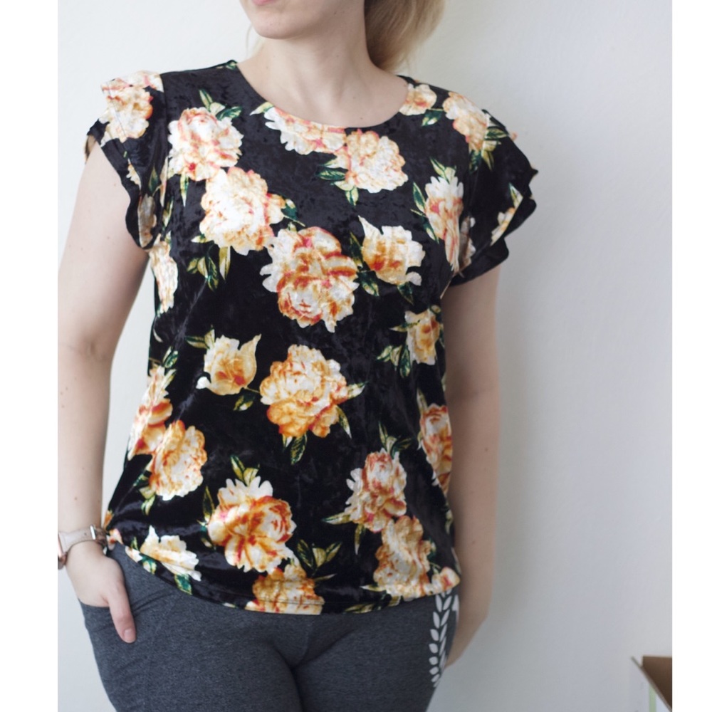 a.n.a Velvet Ruffle Sleeve Top